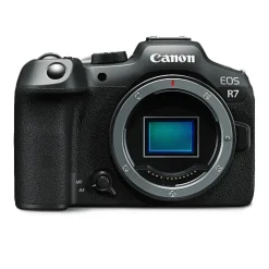 Canon EOS R7 with RF-S 18-150mm IS STM Lens