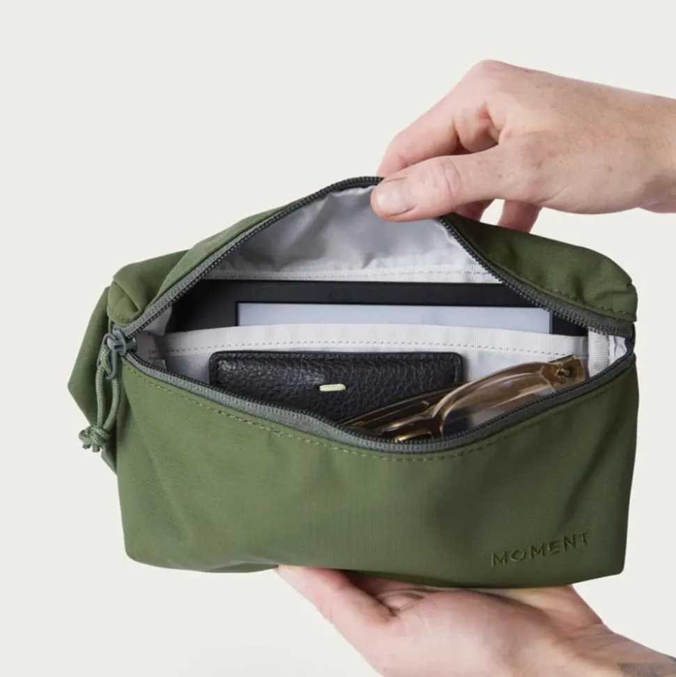 Moment Everything Mini Sling 1L Olive