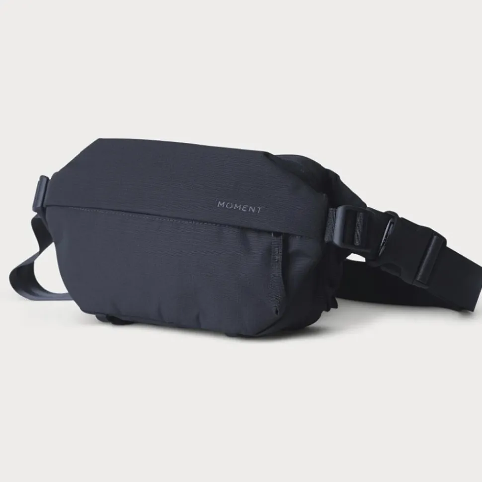 Moment Everything Sling 2L Navy