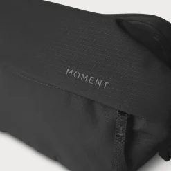 Moment Everything Sling 2L Black