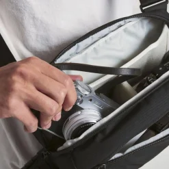 Moment Everything Sling 4L Black