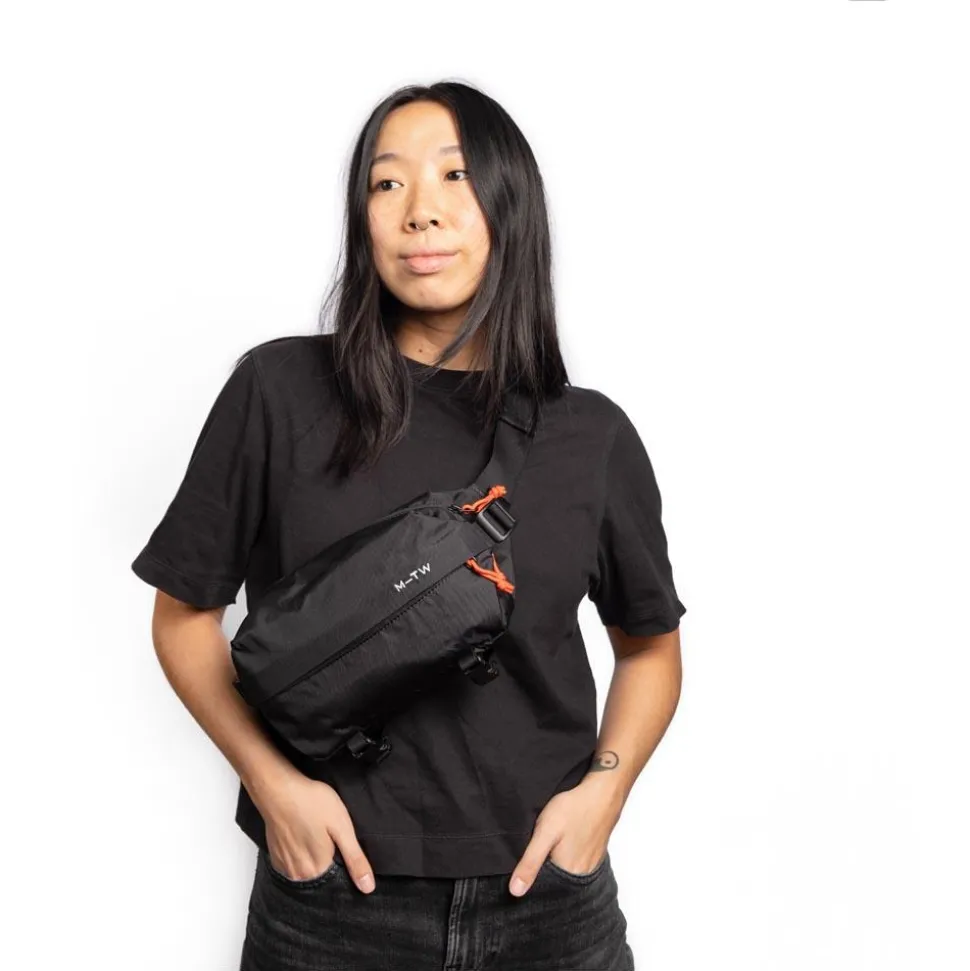 Moment Fanny Sling 2L Black Ripstop