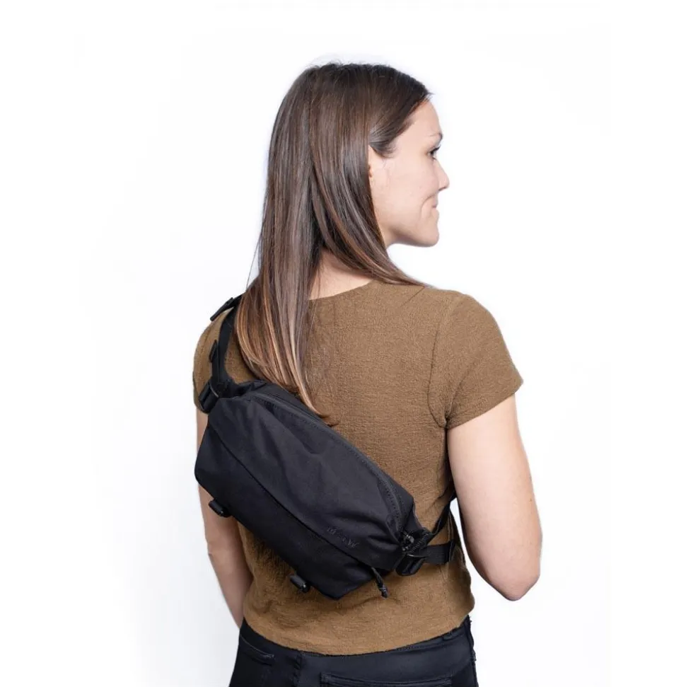 Moment Fanny Sling 2L Black