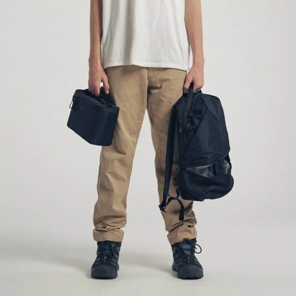 Urth Arkose Camera Insert Black