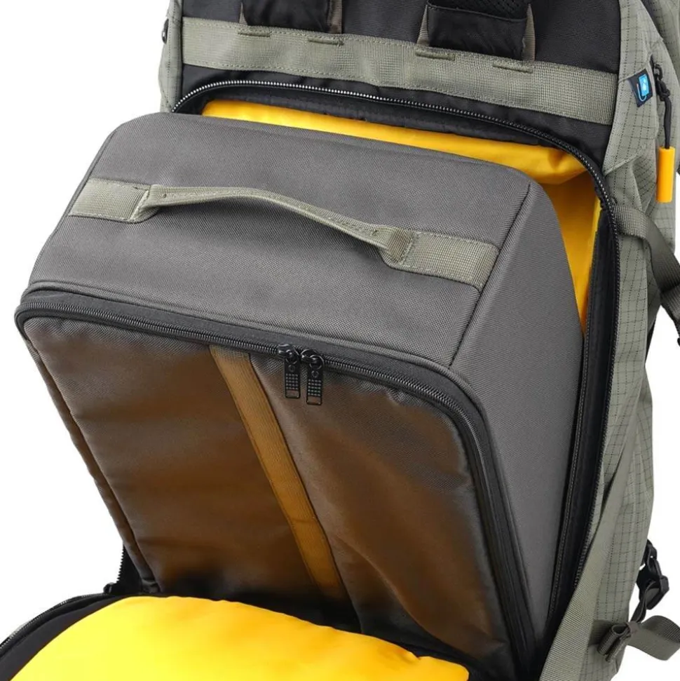 Vanguard VEO Active 42M Trekking Backpack for Mirrorless Green